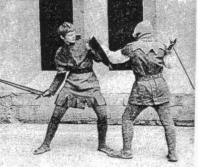 Obr. 73 - Útok plochou štítu za nápřahu mečem