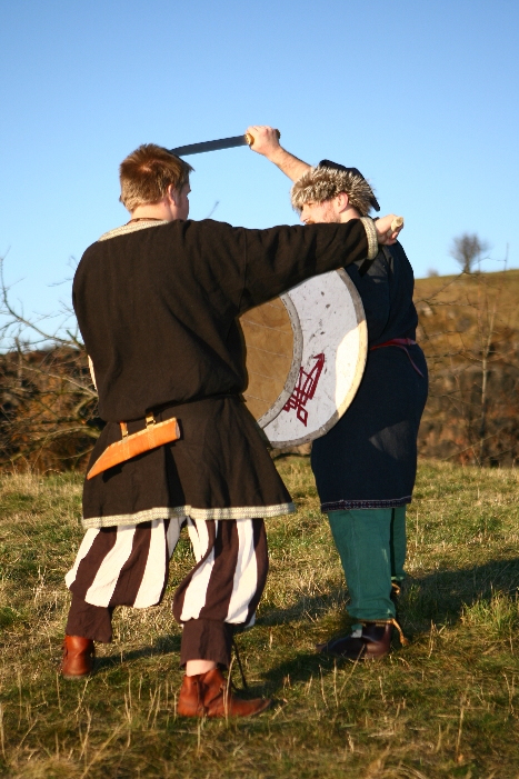 9372-s10-utok-ze-sirokeho-strehu-bodem-za-okraj-stitu-r.jpg 9372-s10-utok-ze-sirokeho-strehu-bodem-za-okraj-stitu-r.jpg